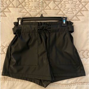 Leather high waist shorts Sz medium with removable belt